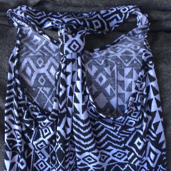 Black and white large Annabelle maxi dress but it fits like a small medium - Picture 5 of 6